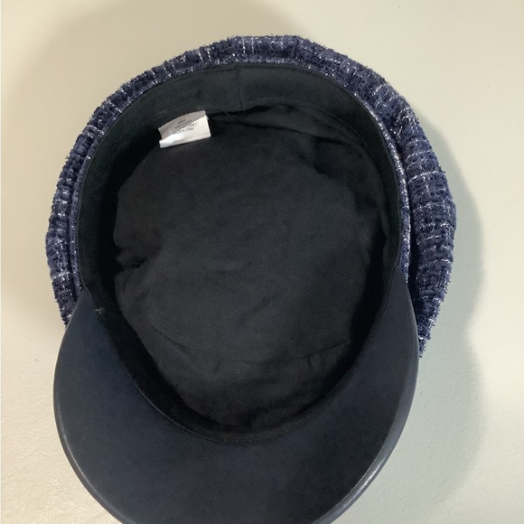 Plaid newsboy hat with faux leather trim - Picture 2 of 8